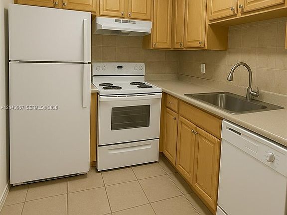 4th image of 2775 Taft St APT 307