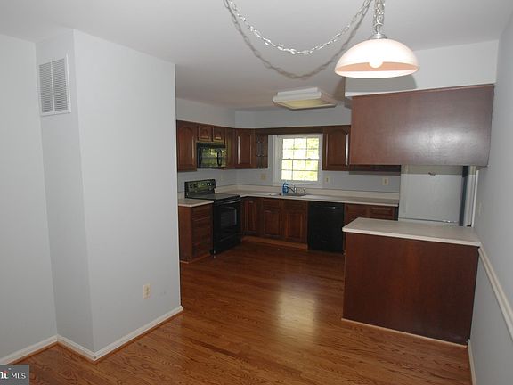 4th image of 344 N Kensington St
