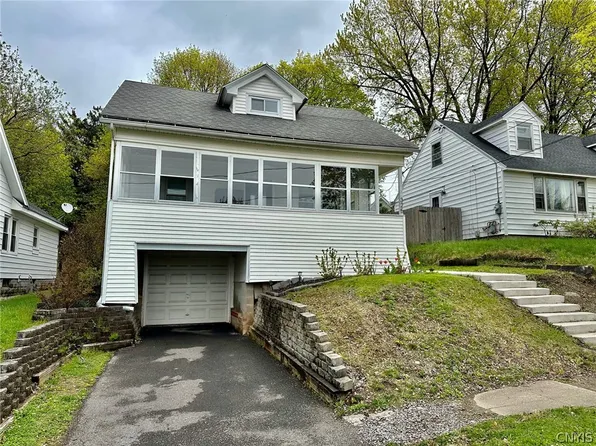 325 Mosley Dr, Syracuse, NY 13206