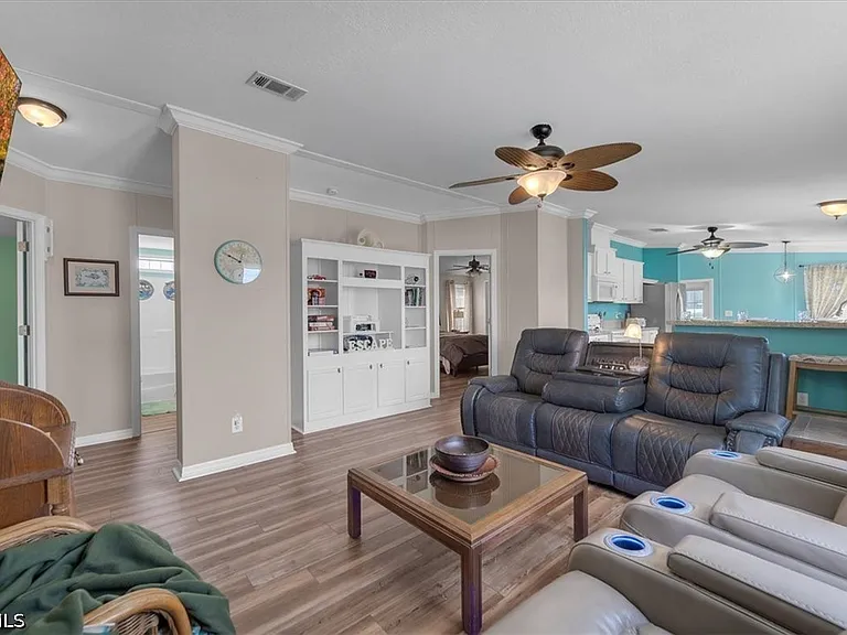 701 Coral Dr — Photo 6