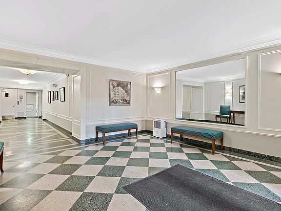 2nd image of 1519 Hinman Ave APT 6S