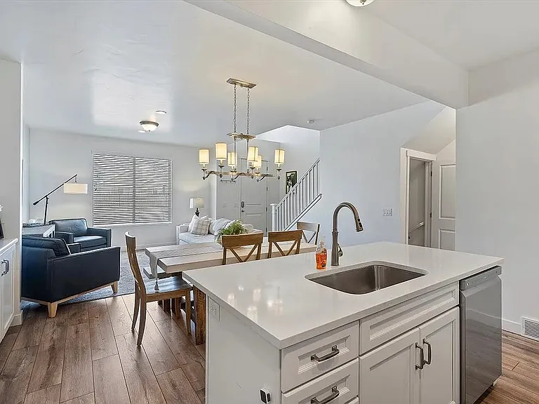 14818 S Queens Garden Ln — Photo 8