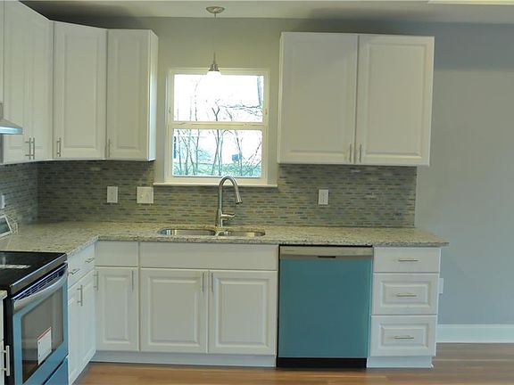5th image of 1312 Jones St