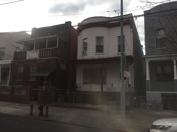 3rd image of 1389 Crotona Ave