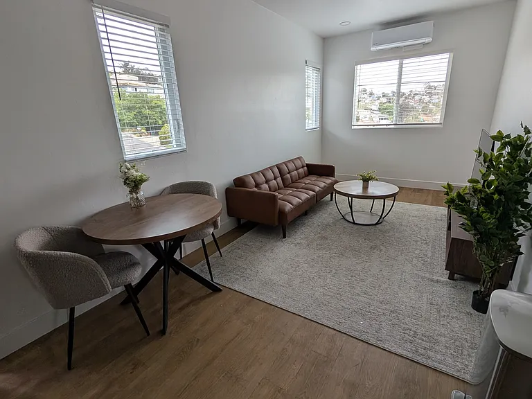 1302 Buena Vista Ave — Photo 4