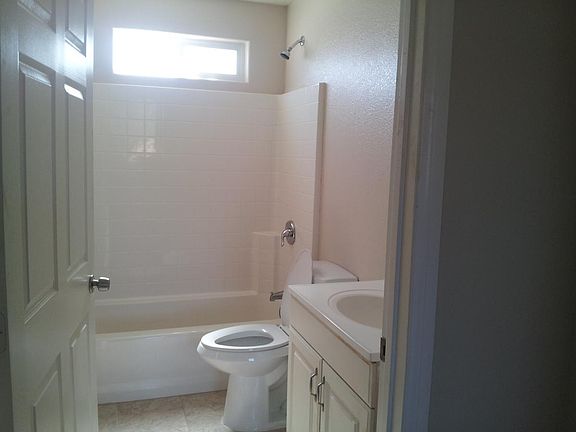 4th image of 1007 E Avenue Q5