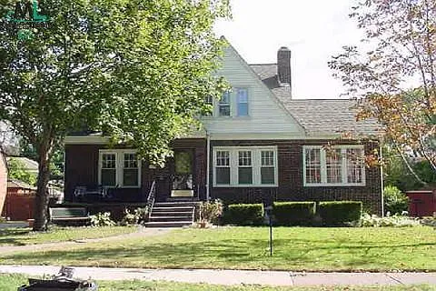 822 Barrington Rd photo 1