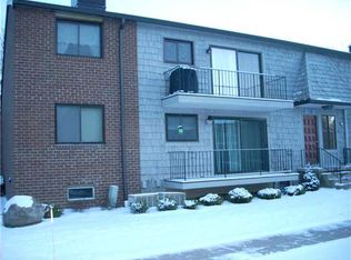 25 Great Wood Ct APT 8, Fairport, NY 14450