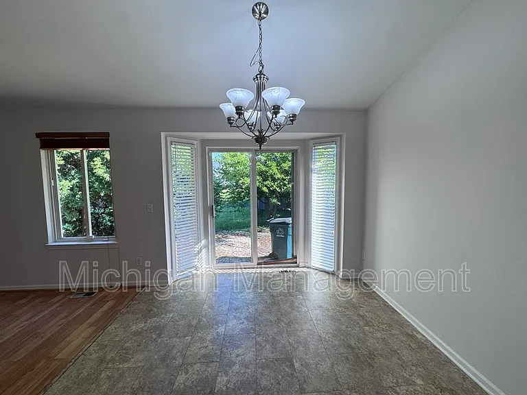 173 Algansee Dr — Photo 3