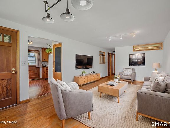 4th image of 20 Sander Street