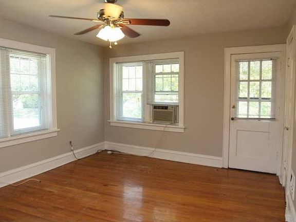 2nd image of 1401 Woodland Dr APT A
