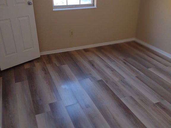5th image of 2570 Sandbury Blvd