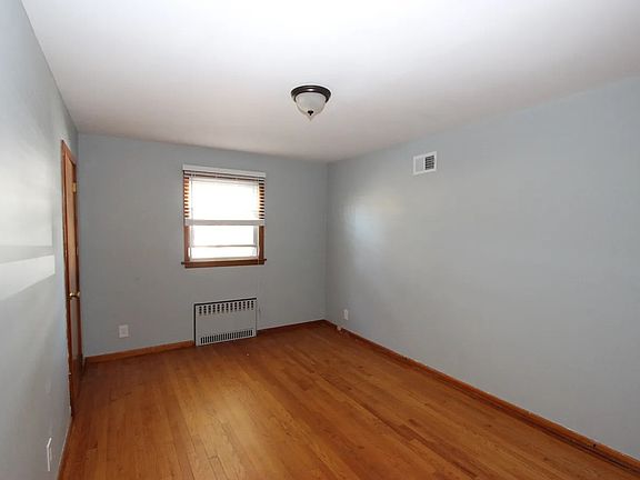 3rd image of 26 Tremont Pl