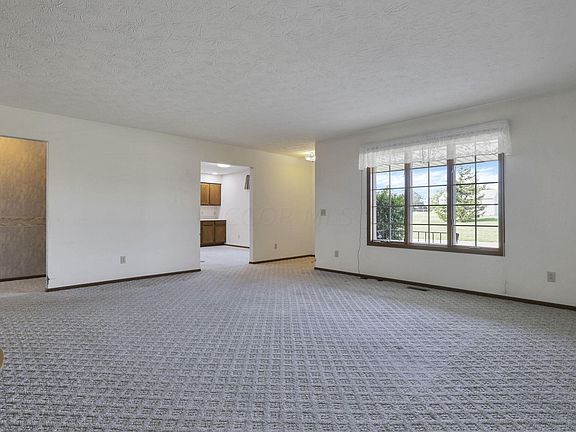 5th image of 412 Circle Dr