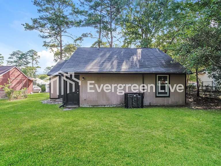109 Raintree Ln — Photo 2