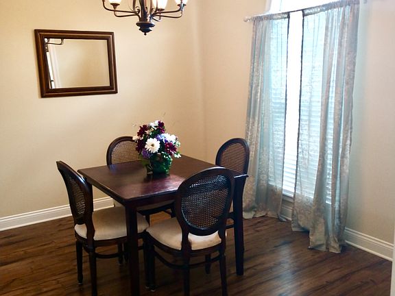 3rd image of 815 Clubhouse Dr