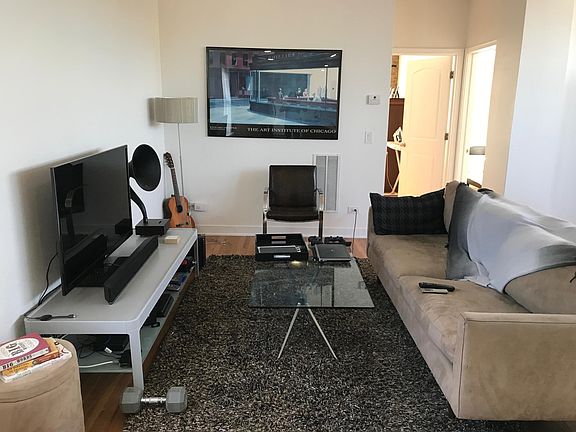 4th image of 2360 W Dickens Ave #3W