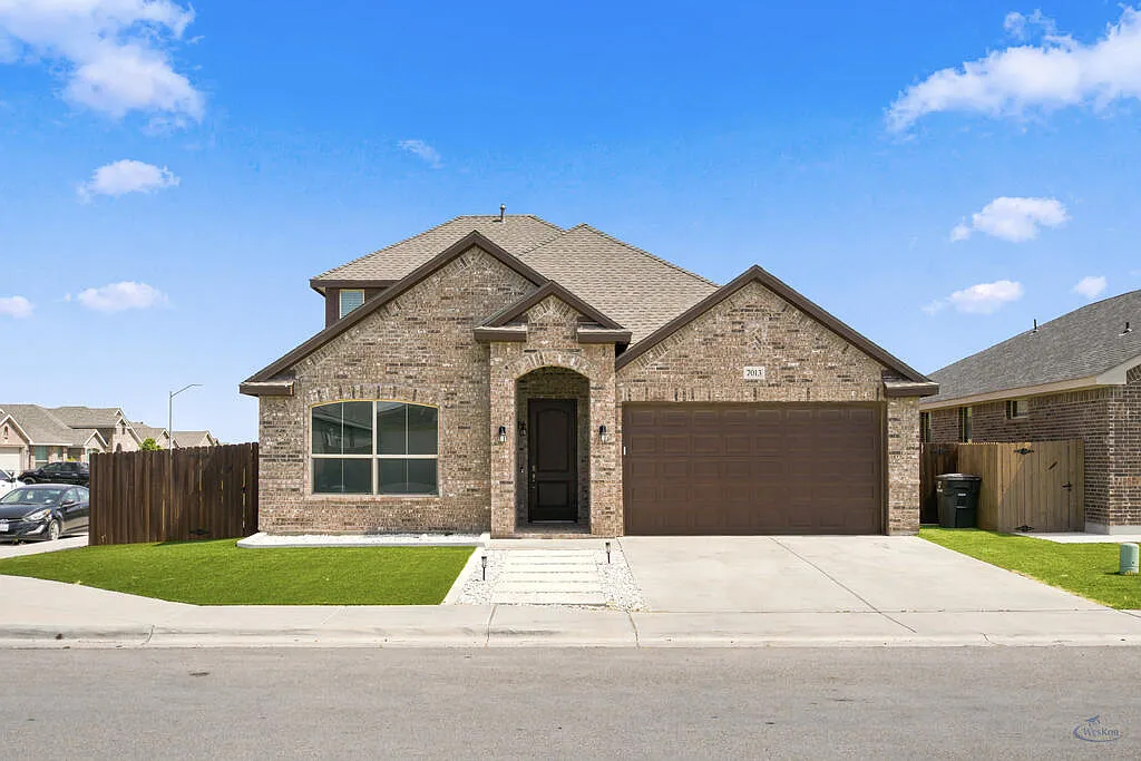 4 bed, 3.0 bath, 2491 sqft, $3,700 — Photo 1