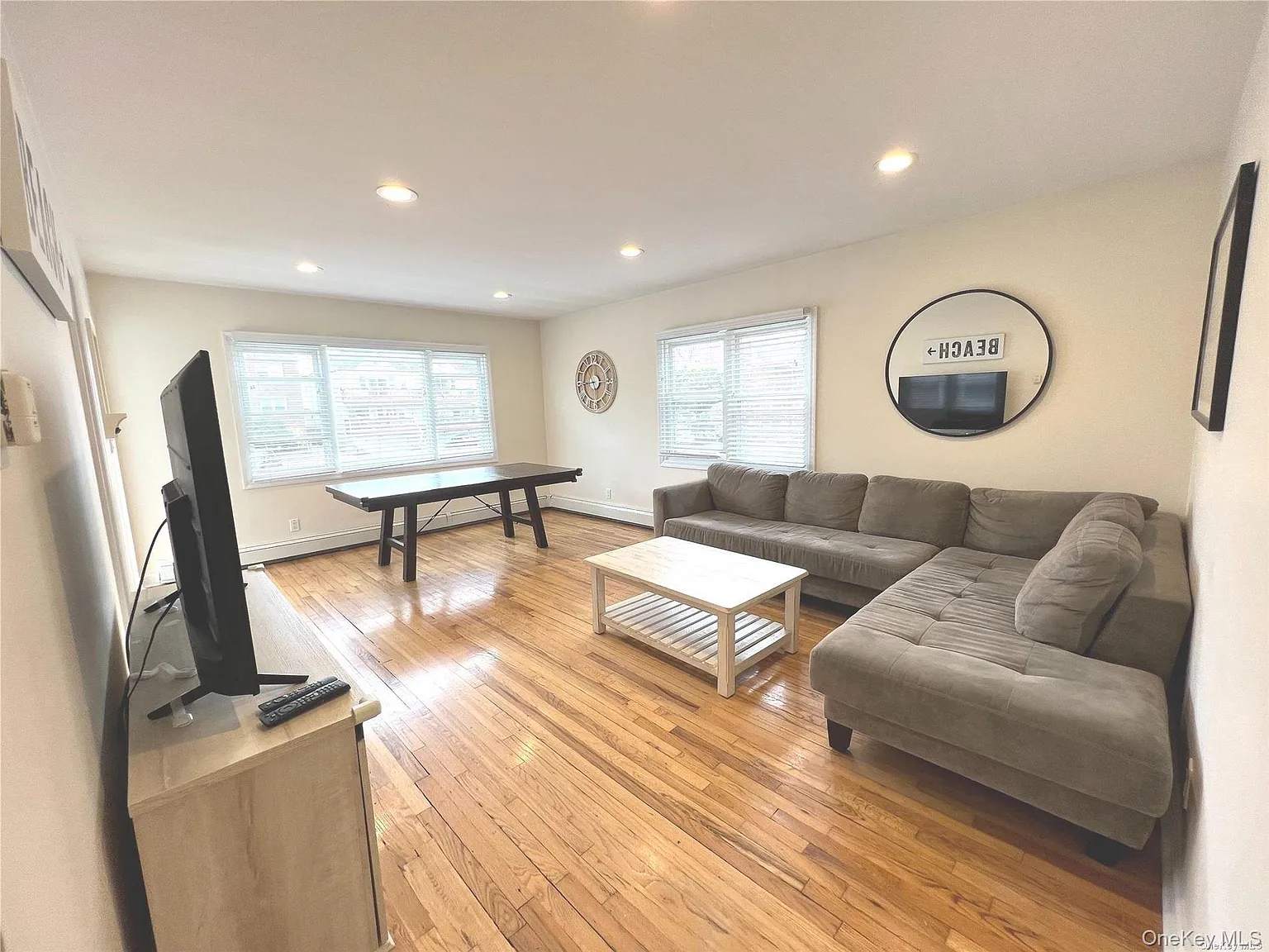 3 bed, 1.0 bath, 1414 sqft, $3,700 — Photo 3