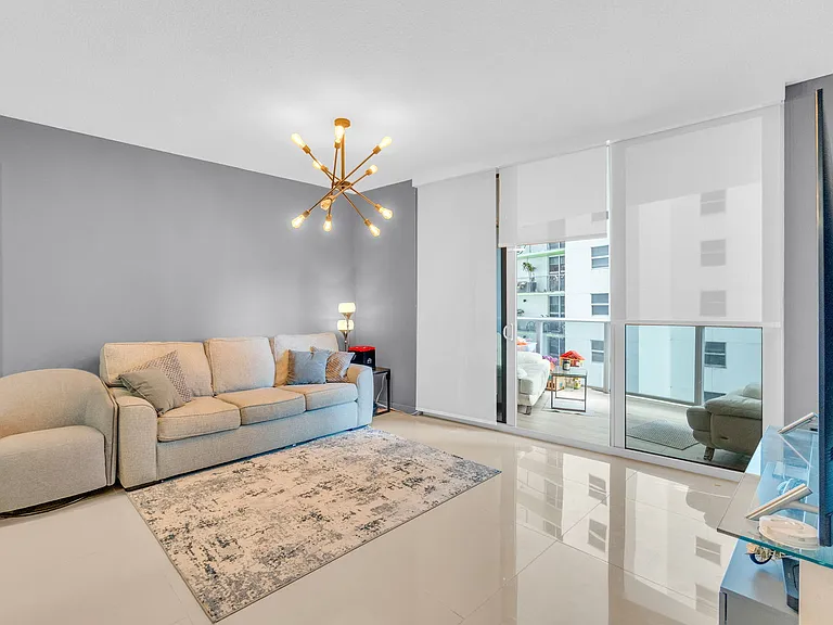 488 NE 18th St #2104 — Photo 5
