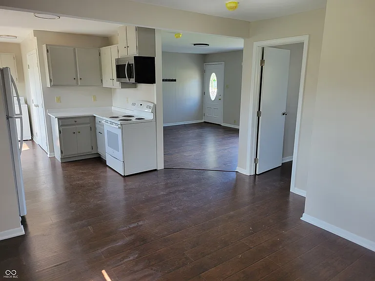 10570 Barmore Ave — Photo 2
