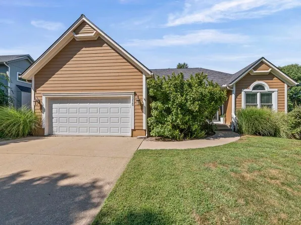 22622 W 49th Ter, Shawnee, KS 66226