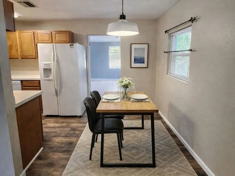 2085 Nottingham Rd — Photo 4