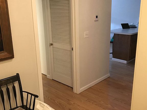 36 Center St - Entry