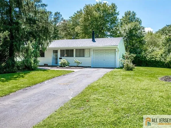 7 Aldrich Rd S, Kendall Park, NJ 08824