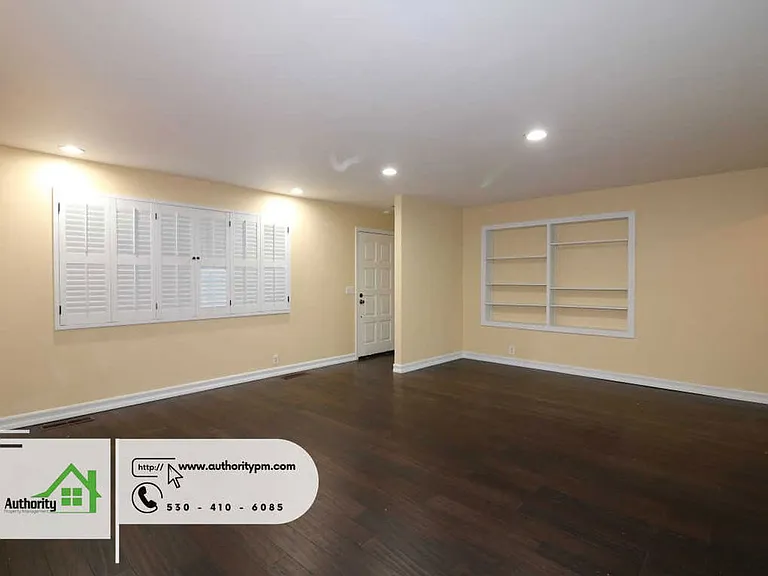 875 Lakeview Dr — Photo 7