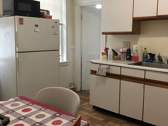 4th image of 447 Park Dr #2F