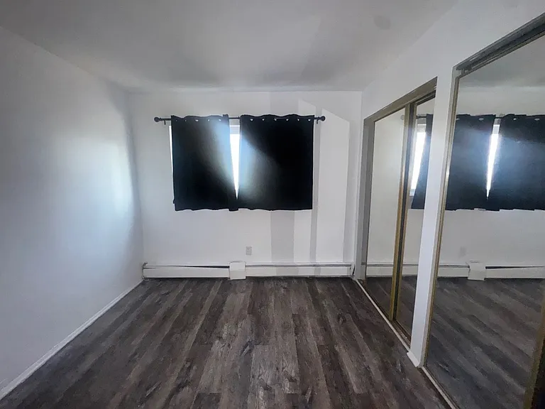 5058 Broadway — Photo 26