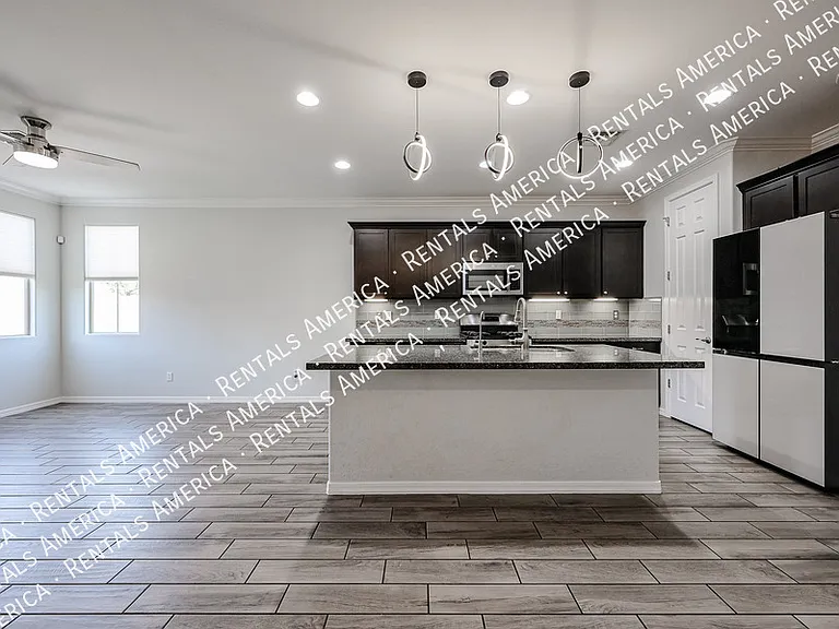 1930 S Sycamore Pl — Photo 17