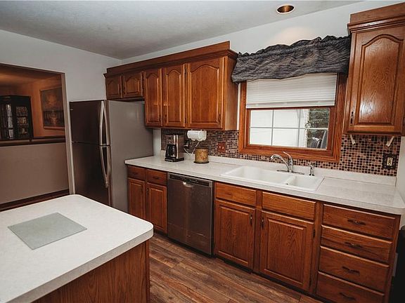 4th image of 4661 Milford Dr