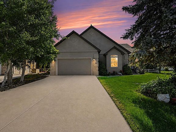 3rd image of 925 Falcon Ridge Ct
