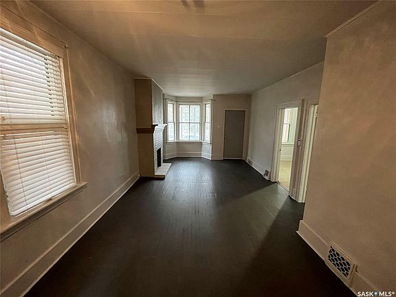 4th image of 1076 4th Ave NE