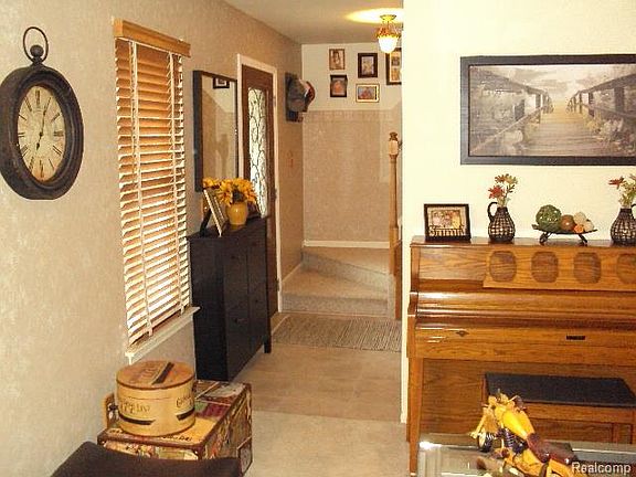 4th image of 360 Lansdowne Dr