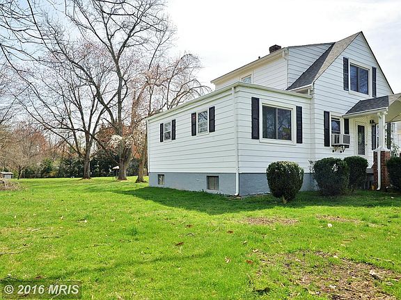 3rd image of 8819 Badger Dr