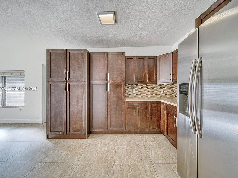 4136 SW 14th St — Photo 8