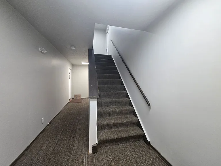 Creekwood Apartments - Farmington — Photo 23