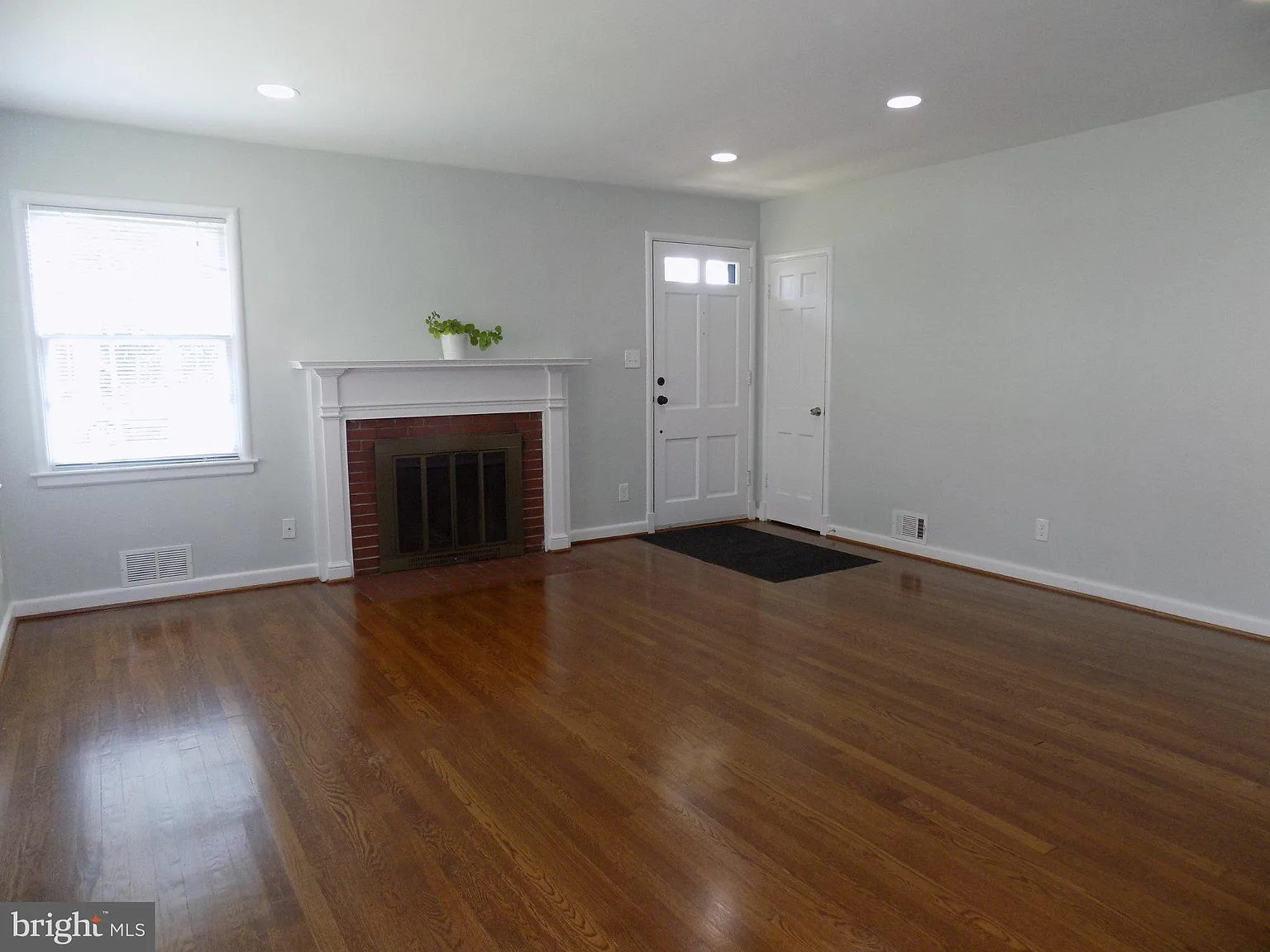 3 bed, 2628 sqft, $4,600 — Photo 2
