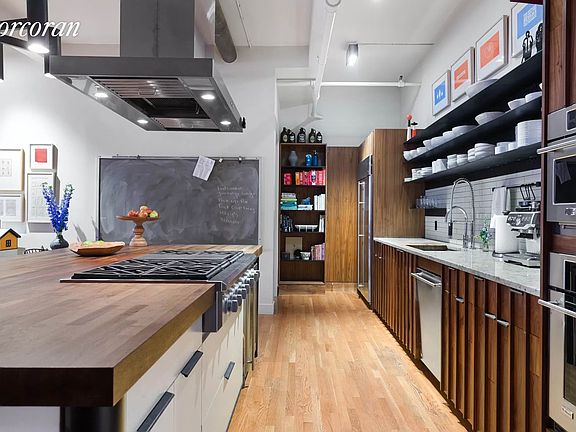 5th image of 109 W 26th St Room 5
