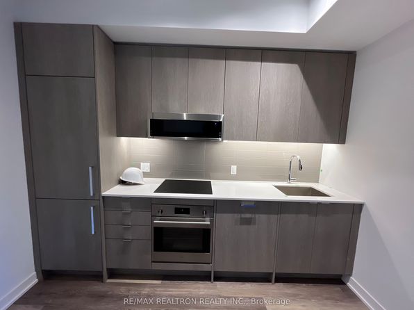 250 Lawrence Ave W #401, Toronto, ON M5M 1B2