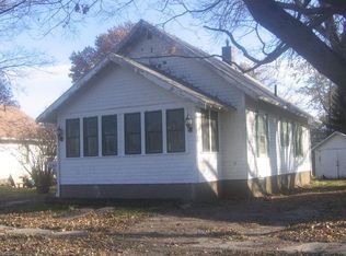 310 3rd St NW, State Center, IA 50247