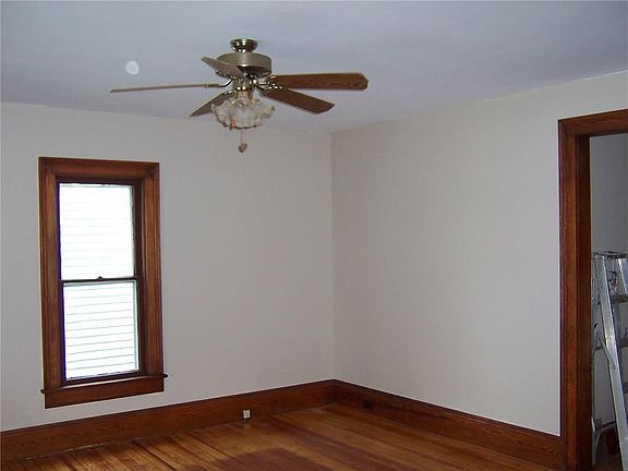 4th image of 26 Erie St