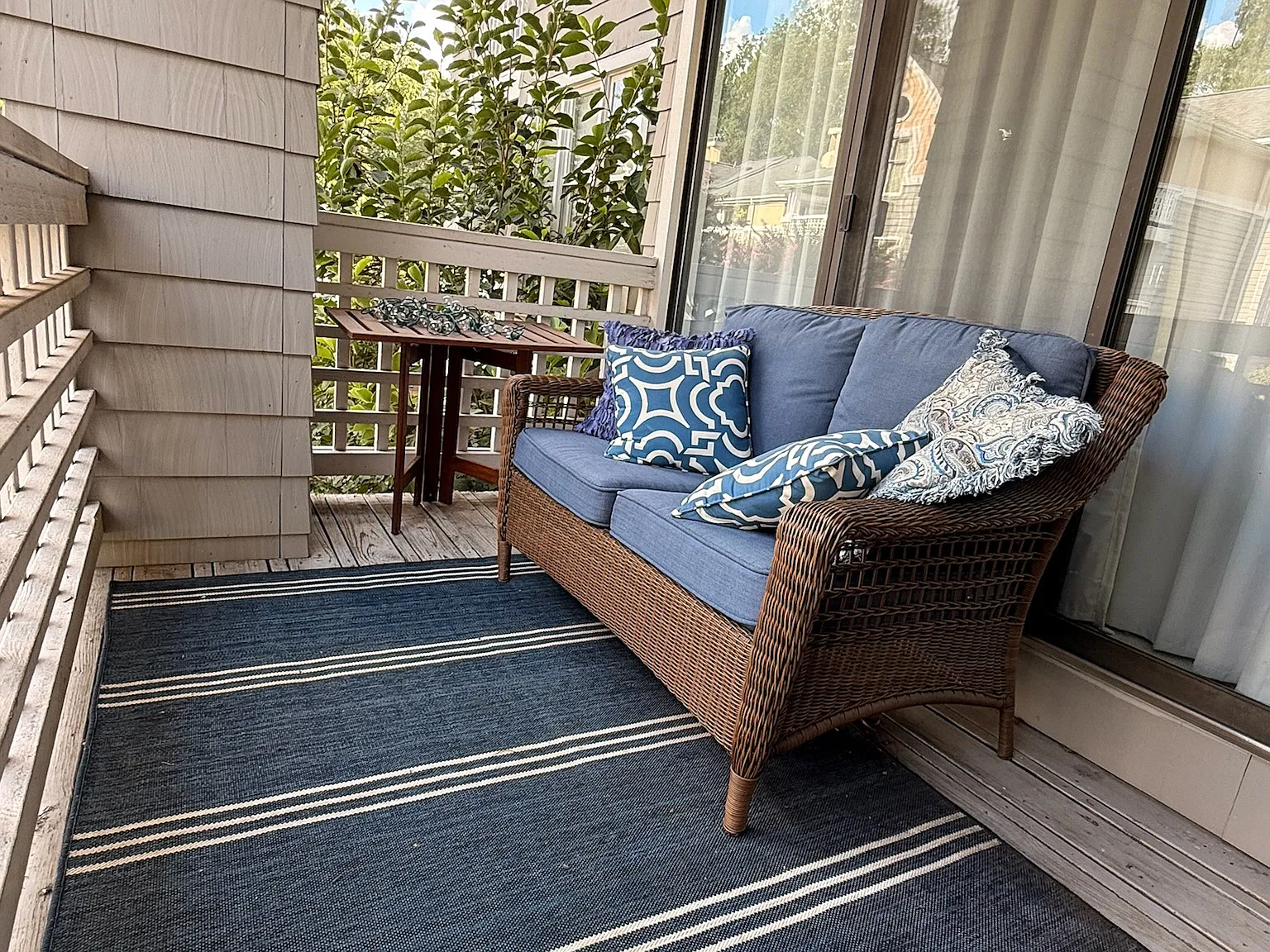 2 bed, 1.5 bath, 894 sqft, $2,400 — Photo 2