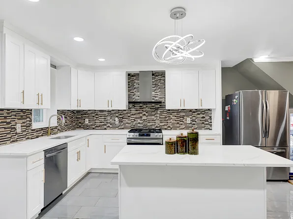 2008 East 52nd Street image 17 of 34