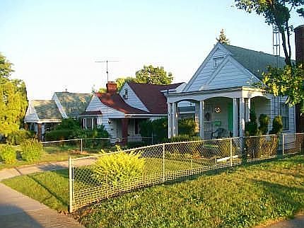 3rd image of 152 Niagara Ave