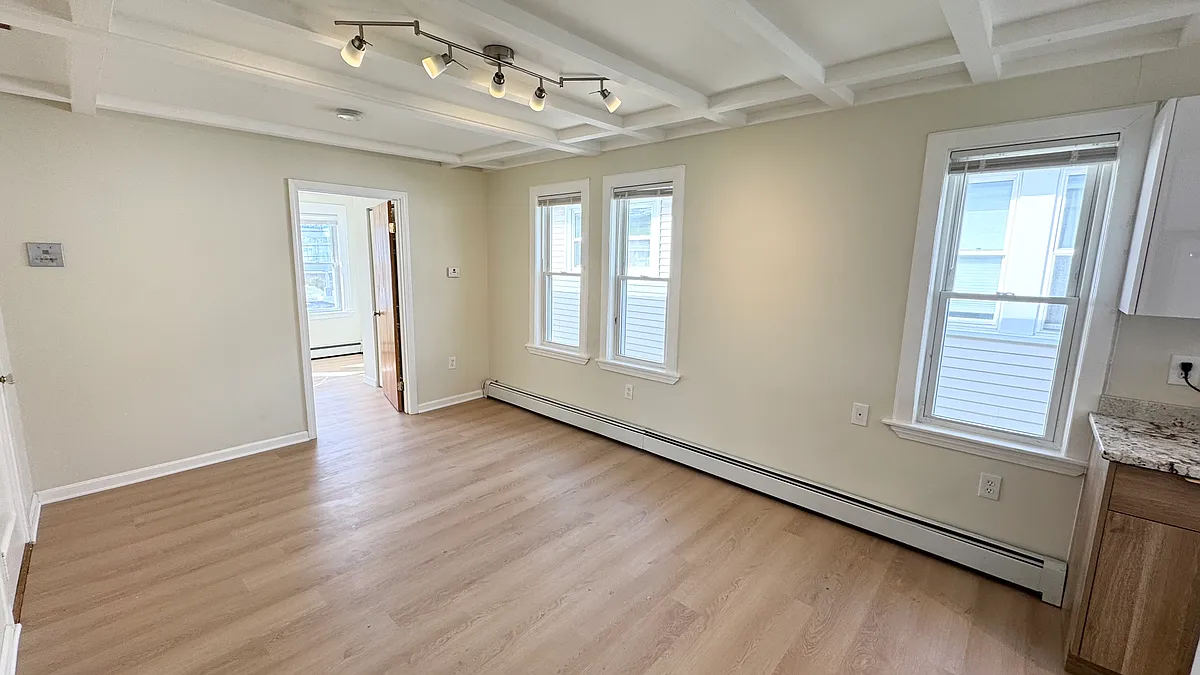 Building Photo - 94 Old Colony Ave #4