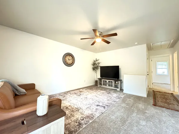 615 W 4th Ave #615, Easley, SC 29640